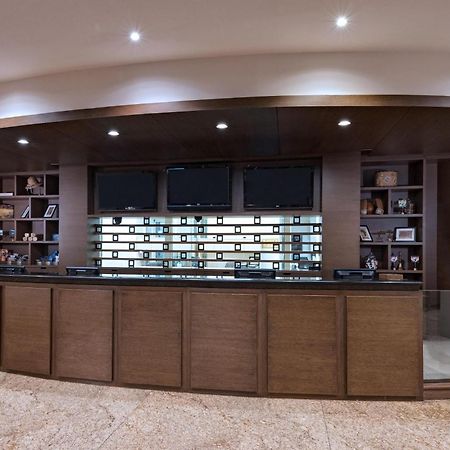 Four Points By Sheraton Galerias Monterrey Dış mekan fotoğraf The reception desk at the library