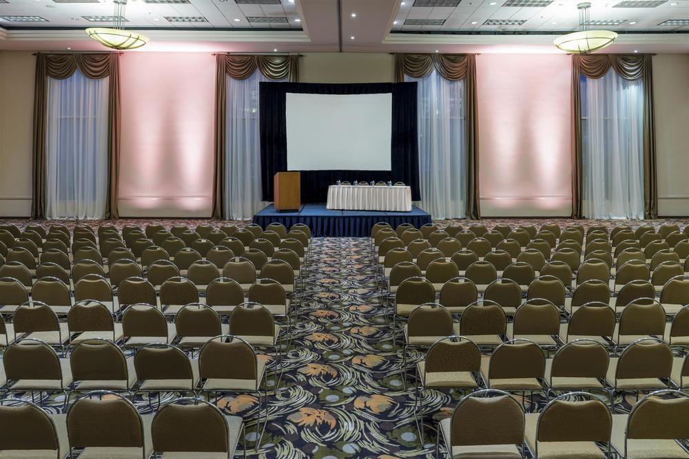 Four Points By Sheraton Galerias Monterrey Dış mekan fotoğraf The ballroom at the Hilton San Francisco