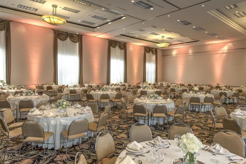 Four Points By Sheraton Galerias Monterrey Dış mekan fotoğraf The ballroom at the Hilton San Francisco