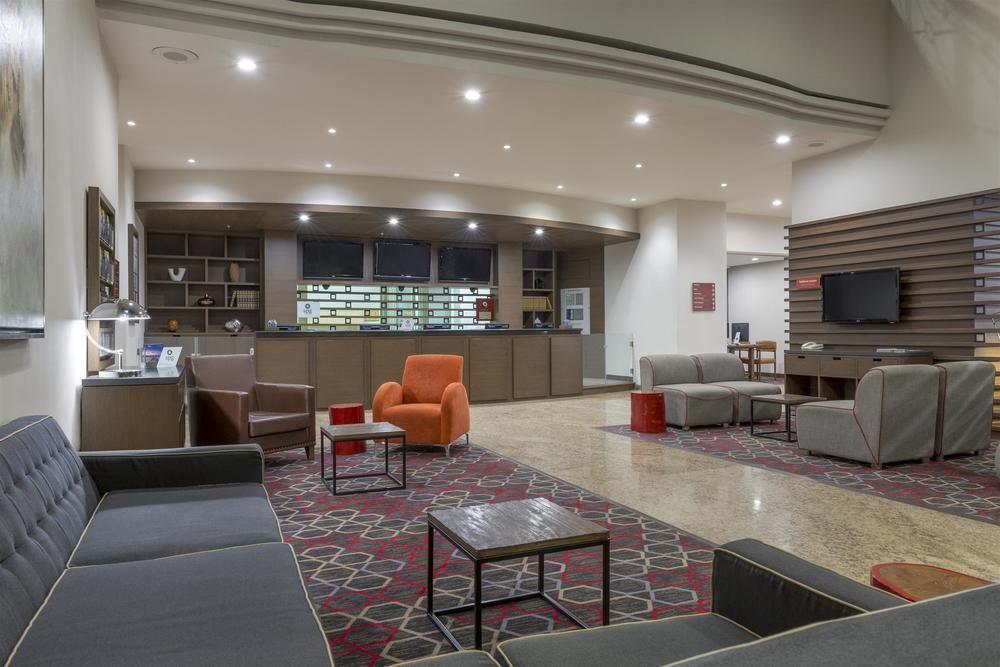 Four Points By Sheraton Galerias Monterrey Dış mekan fotoğraf The lounge at the airport