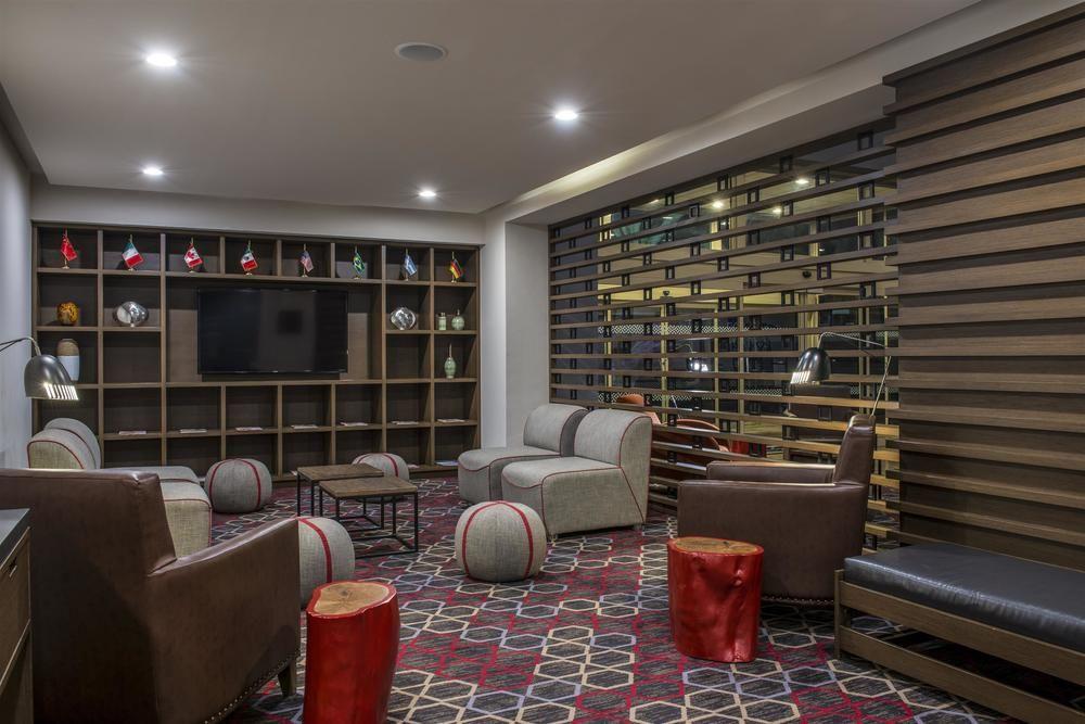 Four Points By Sheraton Galerias Monterrey Dış mekan fotoğraf The lounge at the airport
