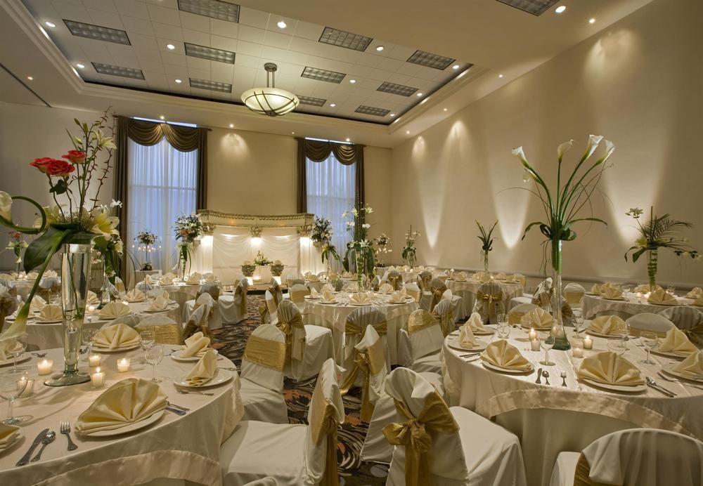 Four Points By Sheraton Galerias Monterrey Dış mekan fotoğraf A wedding reception
