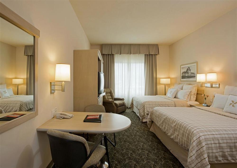 Four Points By Sheraton Galerias Monterrey Oda fotoğraf A typical hotel room