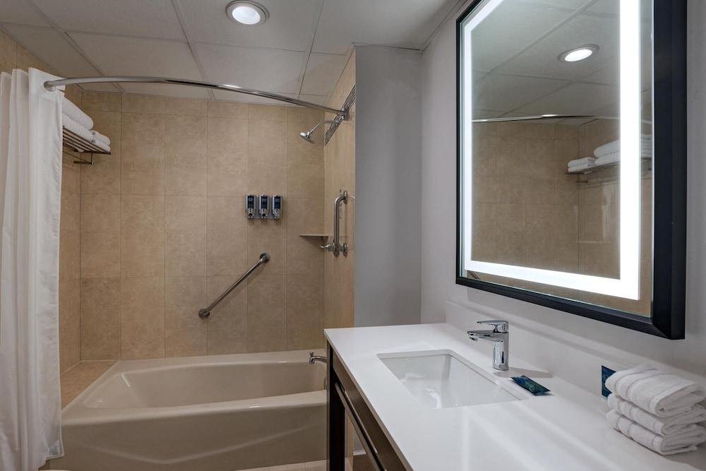 Four Points By Sheraton Galerias Monterrey Dış mekan fotoğraf Bathroom