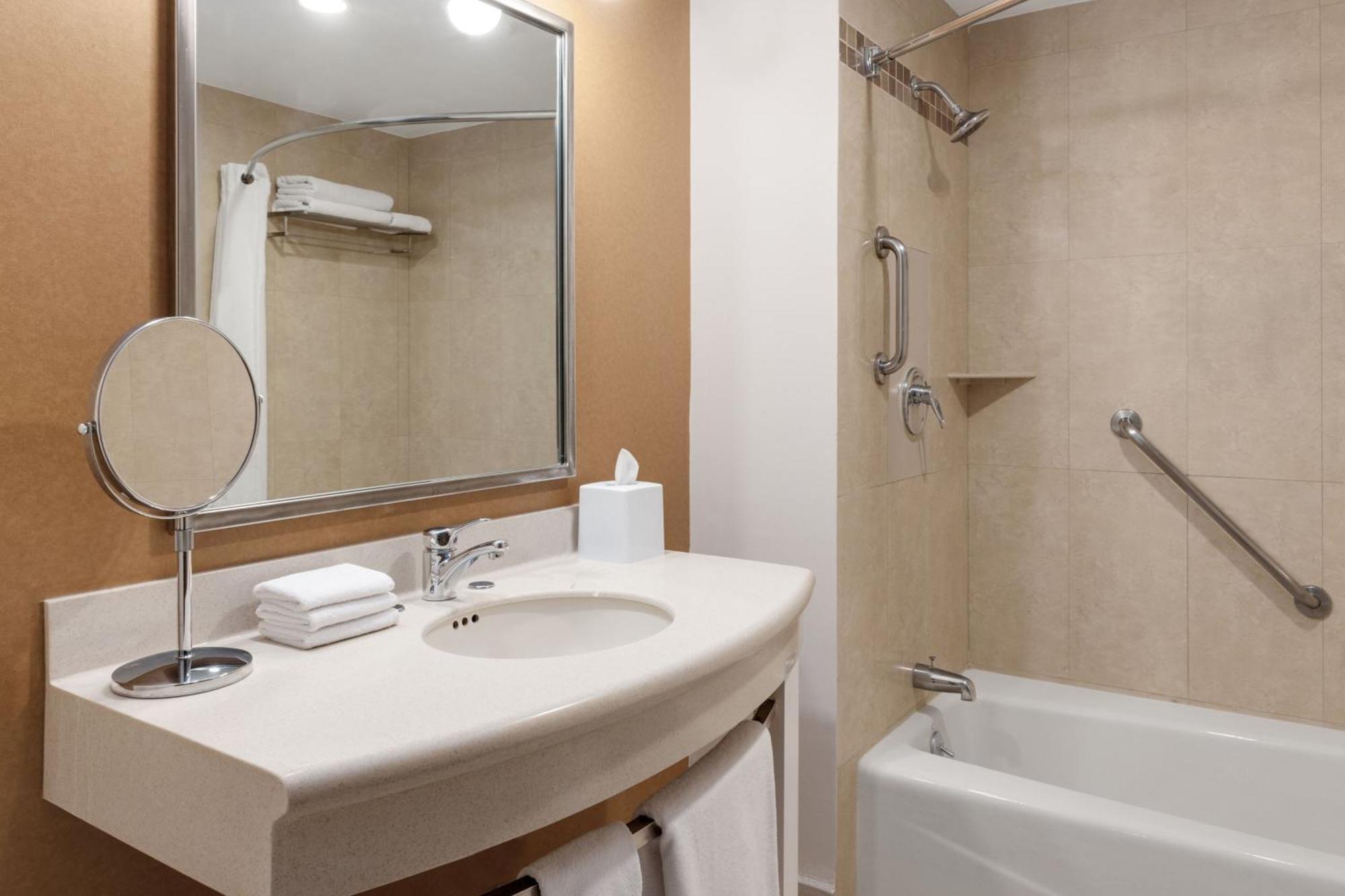 Four Points By Sheraton Galerias Monterrey Dış mekan fotoğraf Bathroom