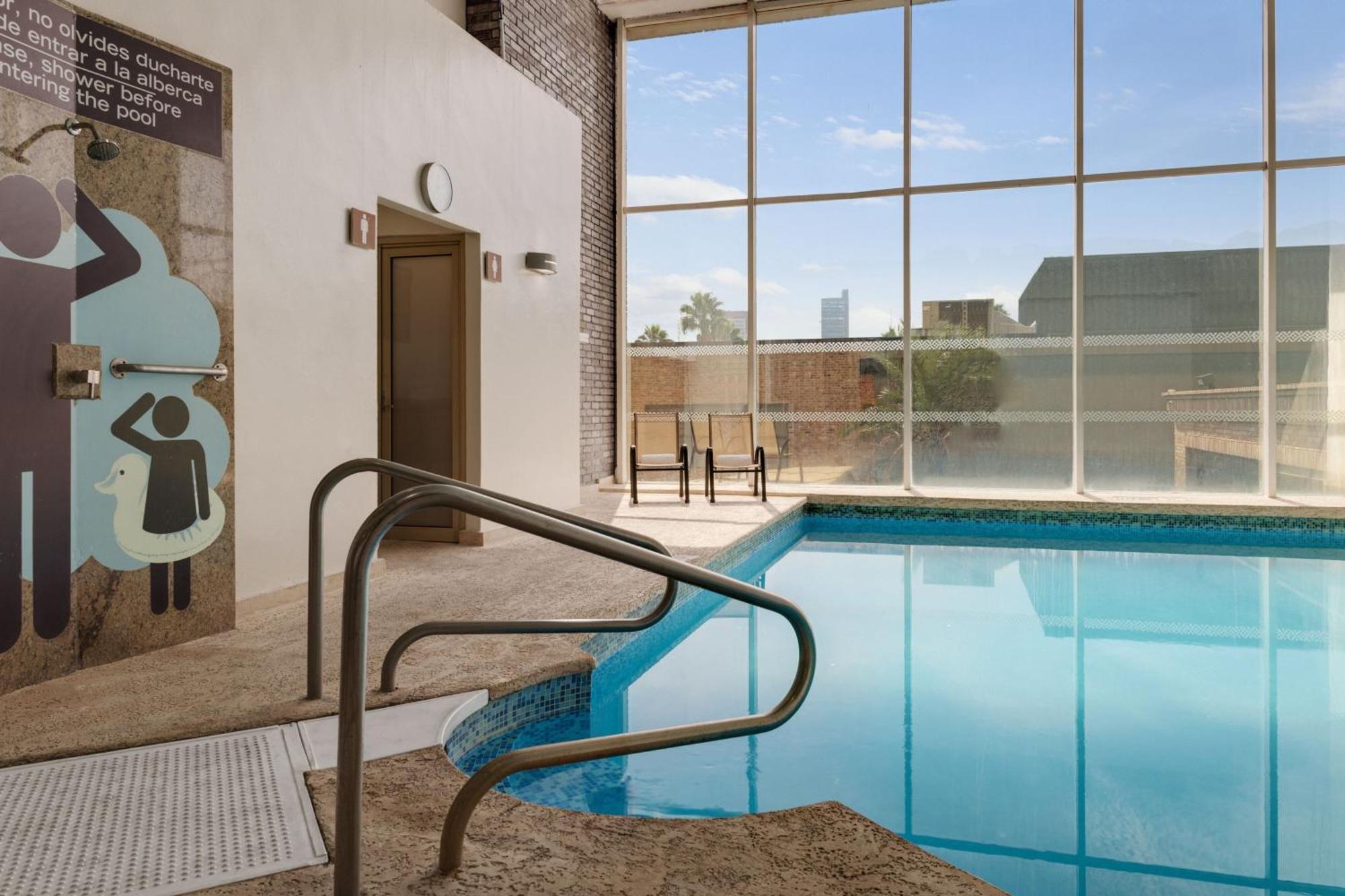 Four Points By Sheraton Galerias Monterrey Dış mekan fotoğraf The pool at the hotel