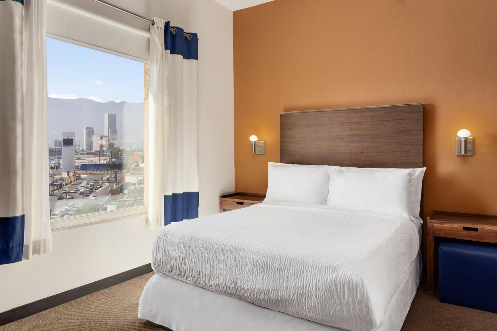 Four Points By Sheraton Galerias Monterrey Dış mekan fotoğraf A typical bedroom in a Residence Inn